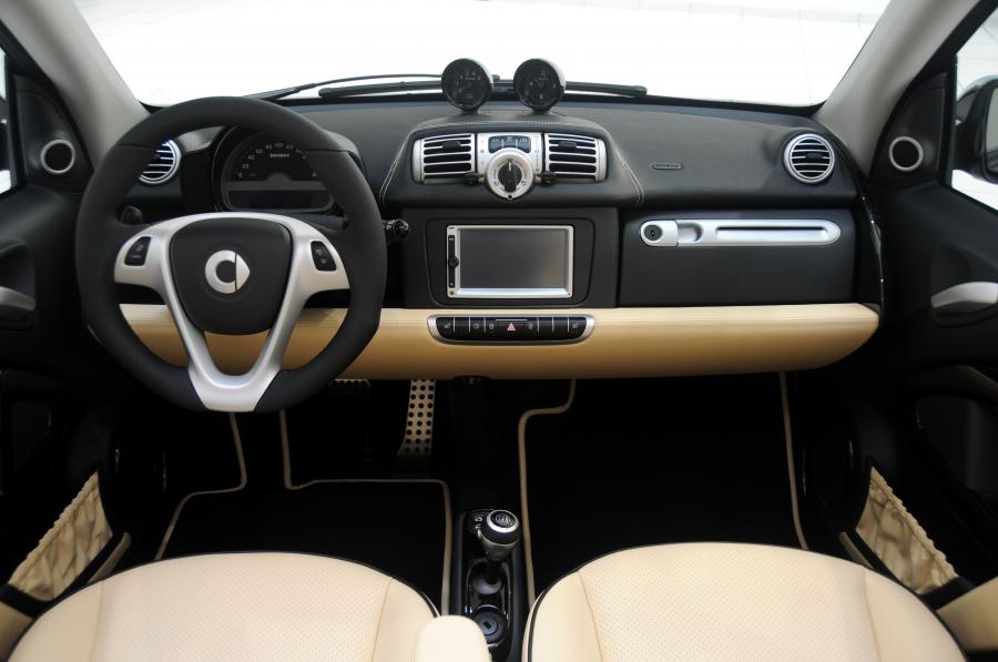 Торпедо Smart ForTwo Tailor Made by Brabus 2010 года  (фото 20 из 52)